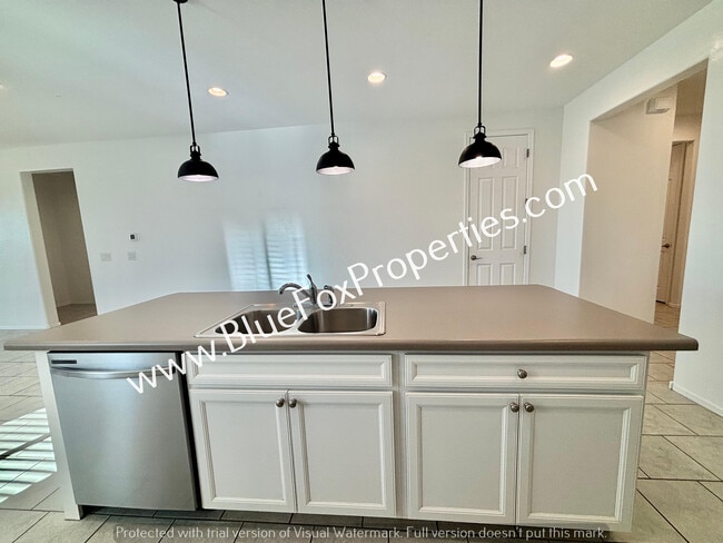 Building Photo - 21479 E Treasure Rd