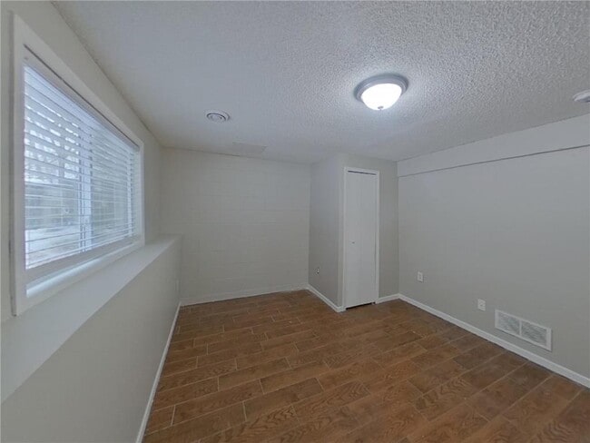 Building Photo - 3200 Jurdy Ct S