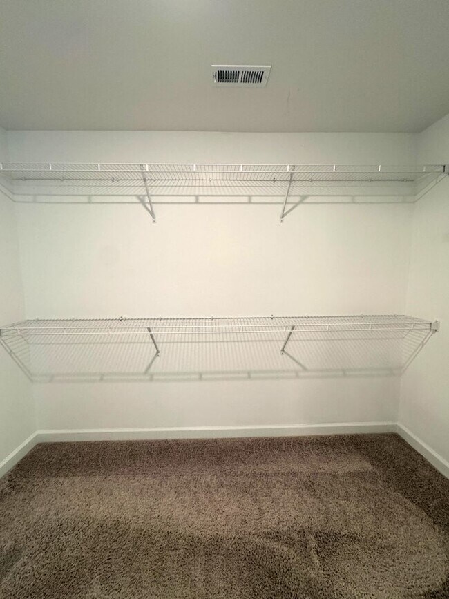 Building Photo - Stunning 4 Bed Home with Fenced Backyard