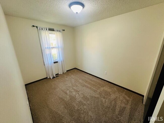 Building Photo - 2719 Kingsland Ct