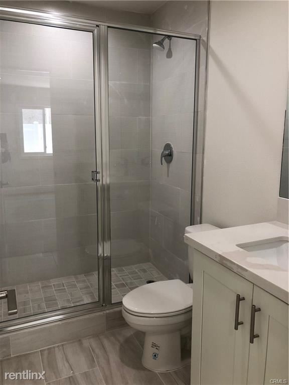 Building Photo - 208 Avenida Victoria