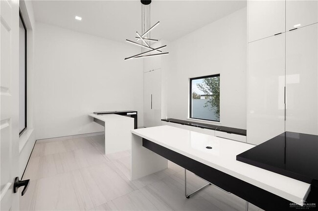 Building Photo - 43 Antigua Dr