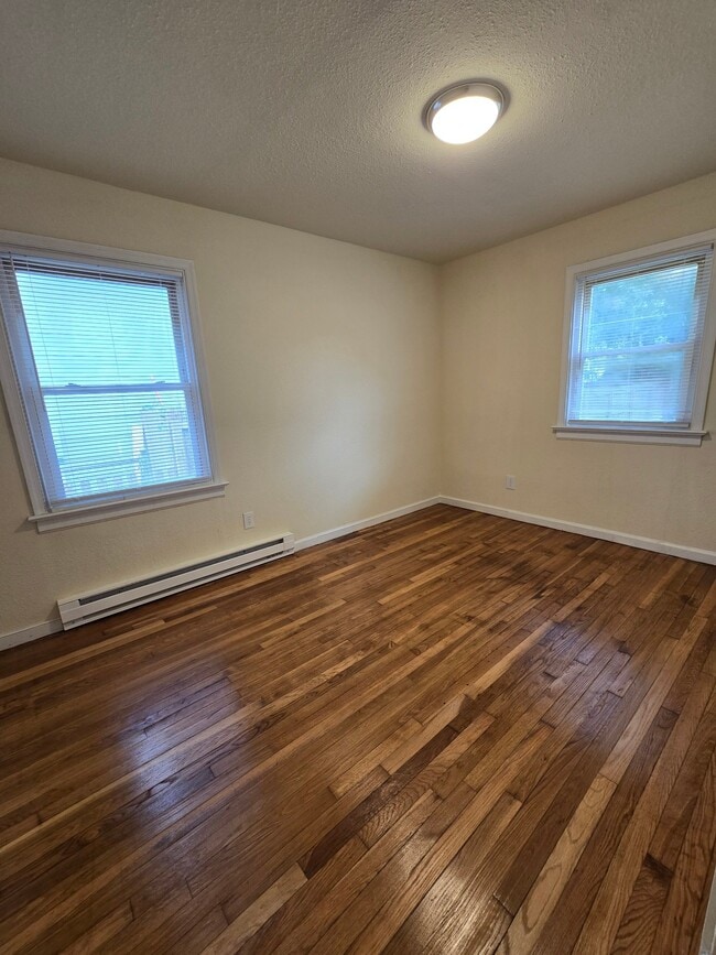 Building Photo - 611 Hazelhurst Ave