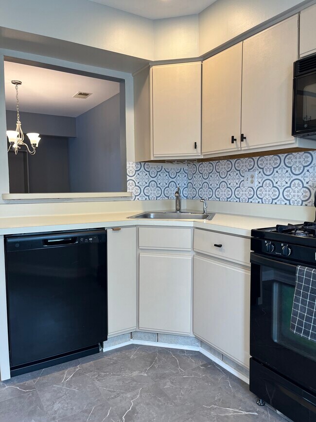 Building Photo - 1507 Hopkins Ct