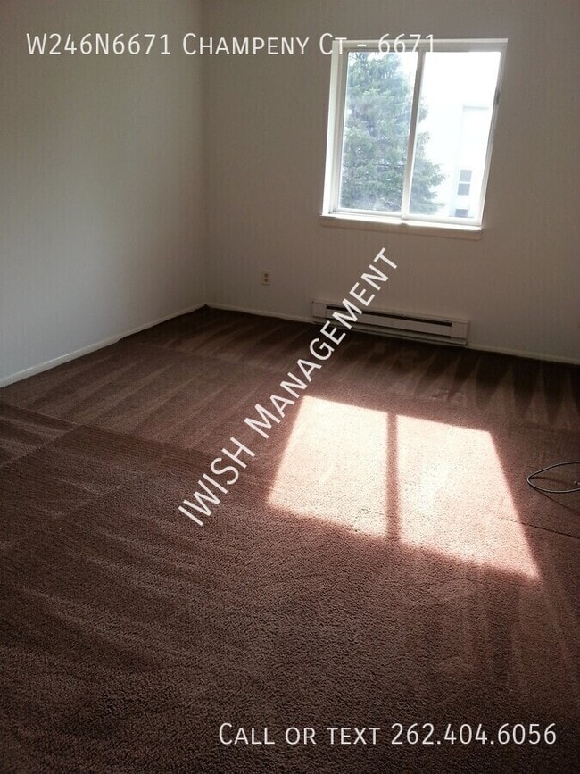 Building Photo - W246N6671 Champeny Ct