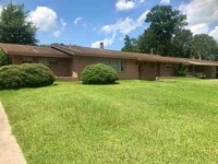 Building Photo - 3490 Crestwood Dr
