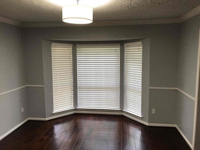 Building Photo - 11715 Parkriver Dr