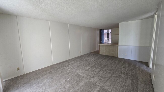 Building Photo - Newly Updated 1 Bedroom 1 Bath Apartment i...