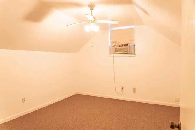 Building Photo - FOR RENT in LAFAYETTE!