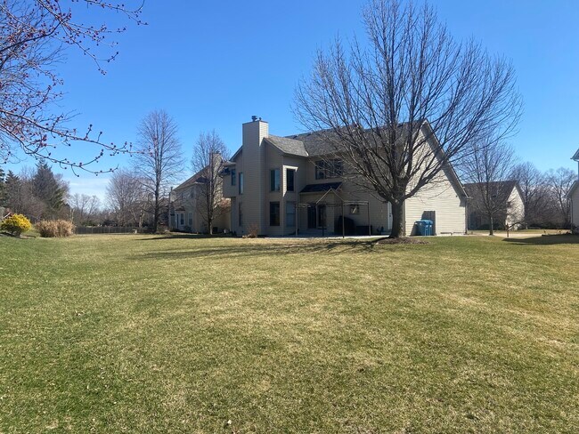 Building Photo - 720 Kendridge Ct