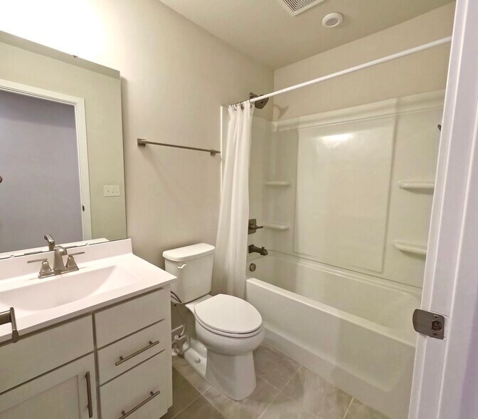 Building Photo - 1037 Clendening Dr