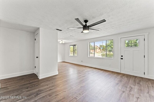 Building Photo - 2348 Sherrington St