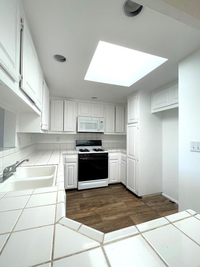 Building Photo - 451