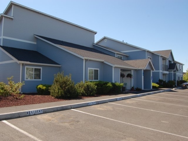 Building Photo - Lakeland Pointe Apartments