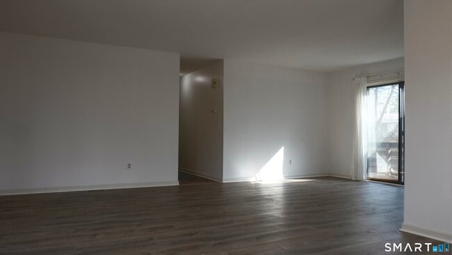 Building Photo - 23 Derbyshire