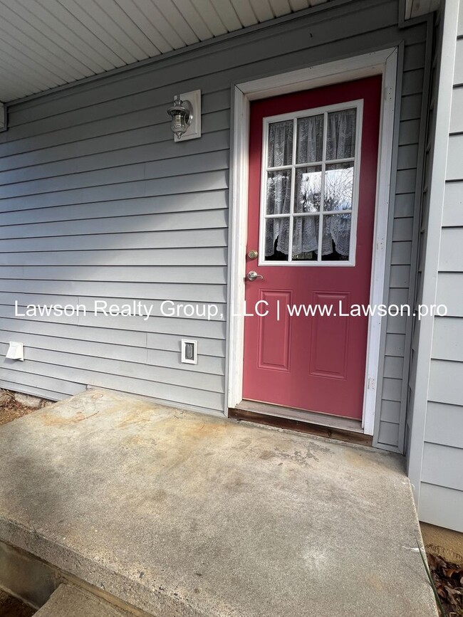 Building Photo - Cozy Two Bedroom Home with Updates Through...