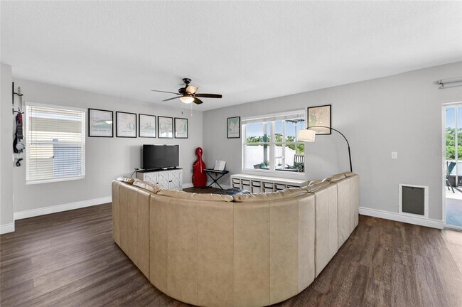 Building Photo - 11176 Leland Groves Dr