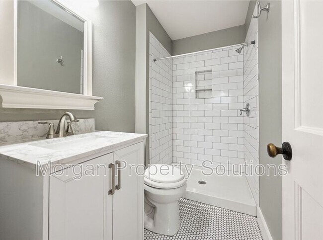 Building Photo - 892 Claydon Way