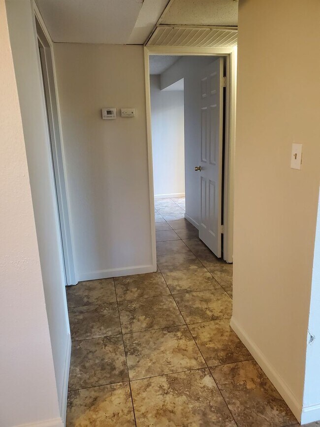 Building Photo - FLO1313