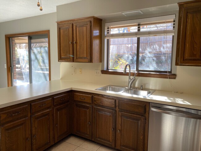 Building Photo - 2504 Tredington Way