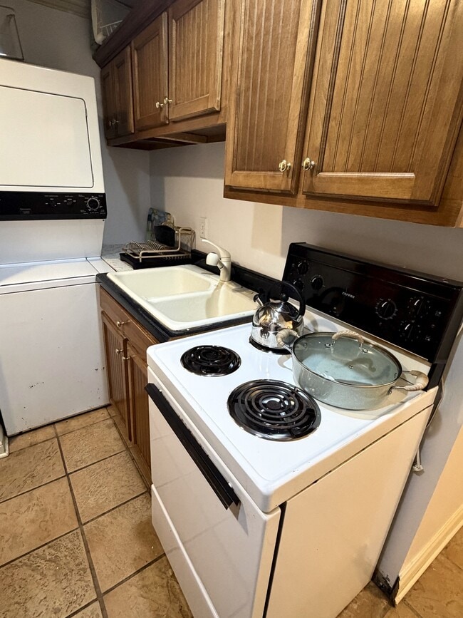 Building Photo - 7035 Willowick Dr
