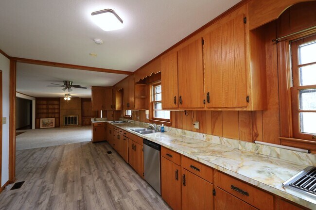 Building Photo - 5362 Moss Oak Trail