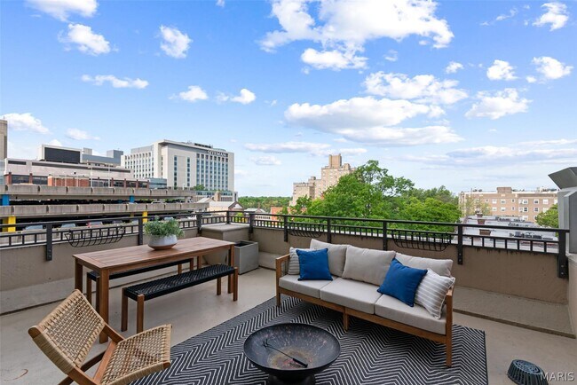 Building Photo - 4909 Laclede Ave