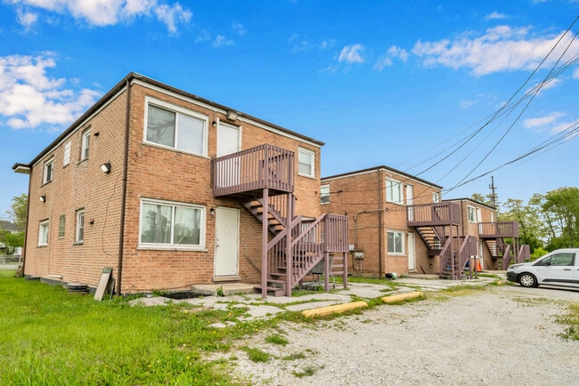 Building Photo - 16048 Halsted St