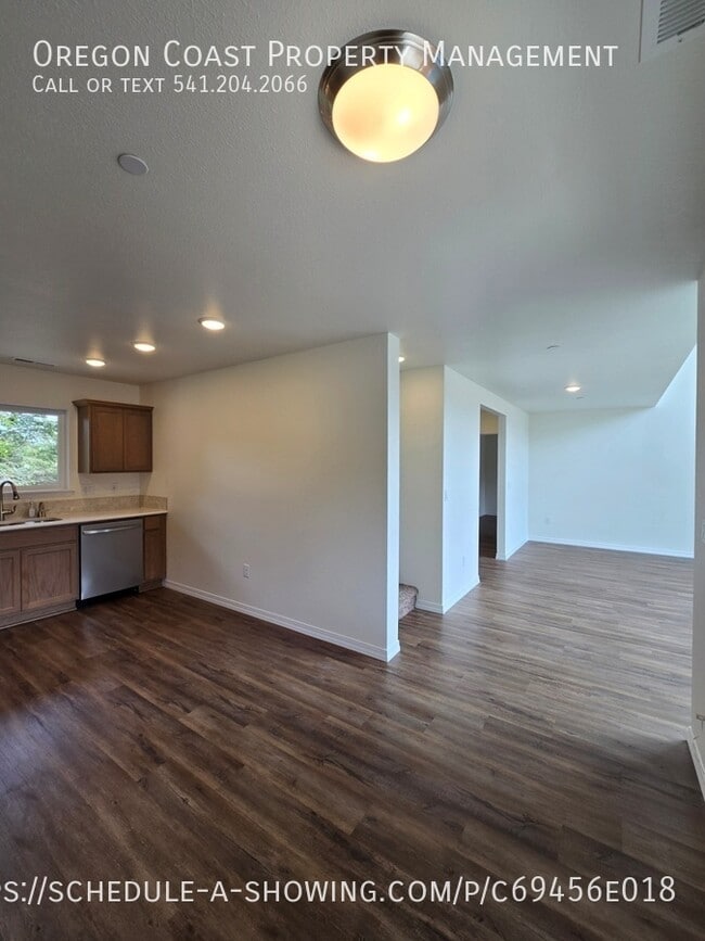 Building Photo - 4822 SW 48th Ct