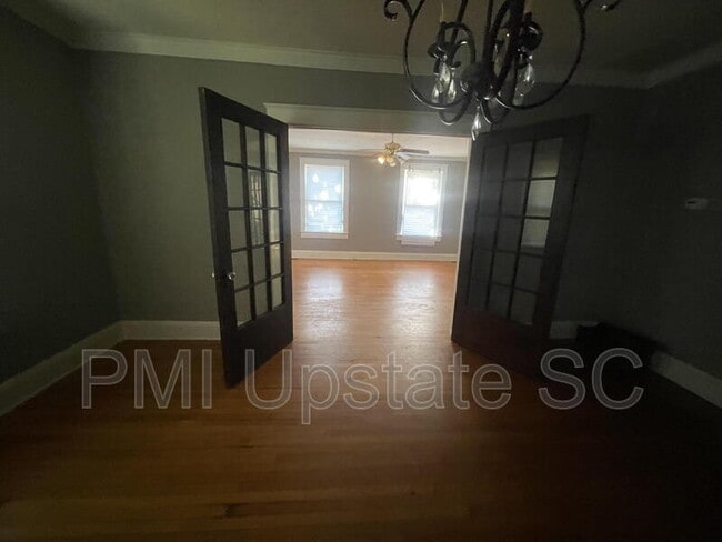 Building Photo - 181 N Fairview Ave