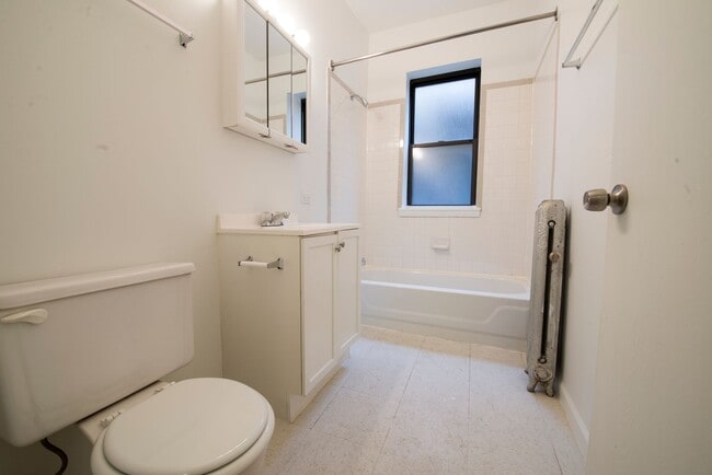 Building Photo - 5134 S King Dr