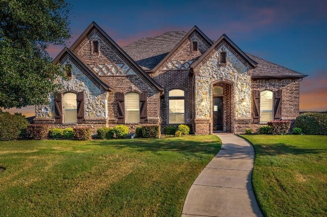 Building Photo - Stunning 4-3.5-3 Oasis with Pool in Prime ...