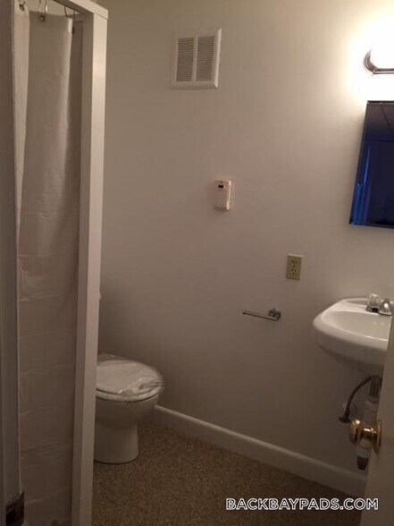 Building Photo - 854 Beacon St