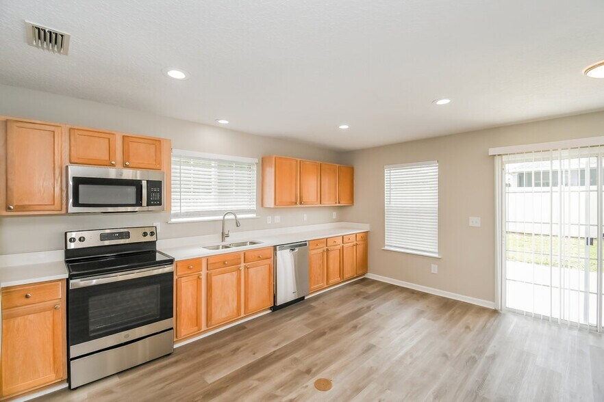 Building Photo - 7157 Beekman Lake Dr