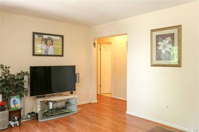 Building Photo - 431 Glenbrook Rd