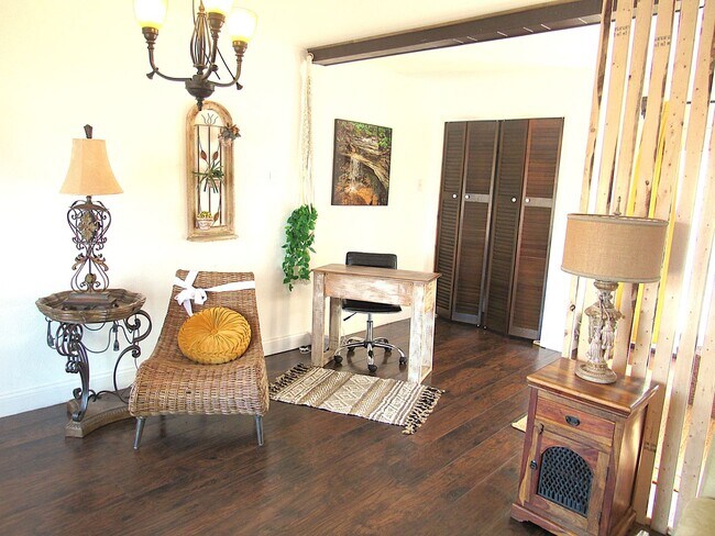 Building Photo - Fully Furnished Humble Duplex on the Water