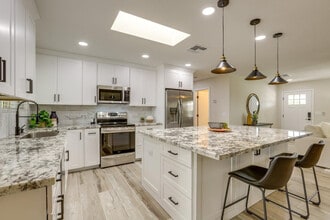 Building Photo - 10320 W Sierra Dawn Dr