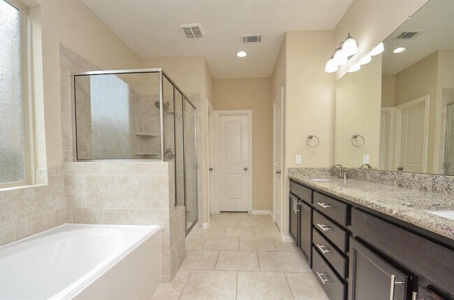 Building Photo - 6523 Point Hollow Ln