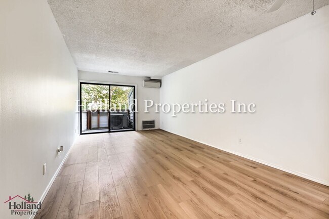 Building Photo - 8747 SW Brightfield Cir