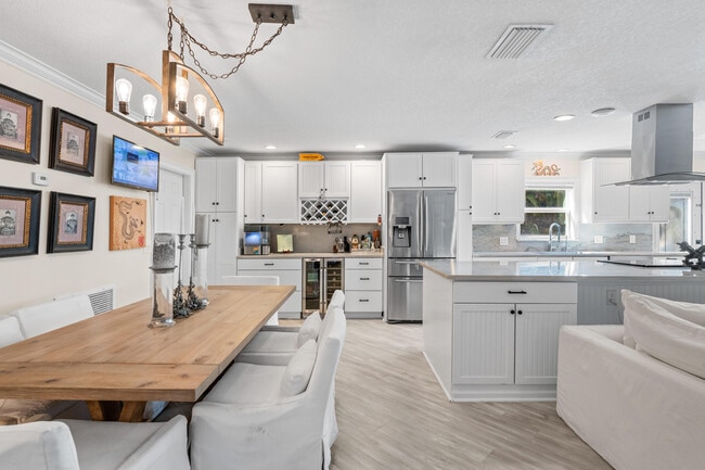 Building Photo - 15161 Collecting Canal Rd