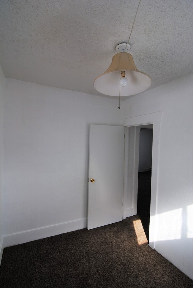 Building Photo - Rare 1 Bedroom House for Rent!