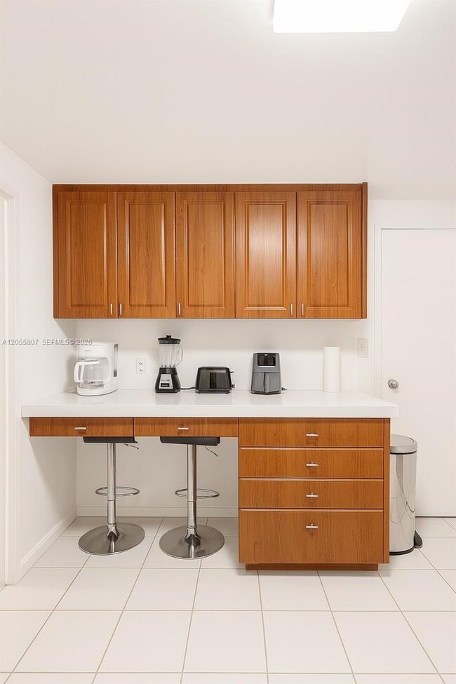 Building Photo - 905 Brickell Bay Dr
