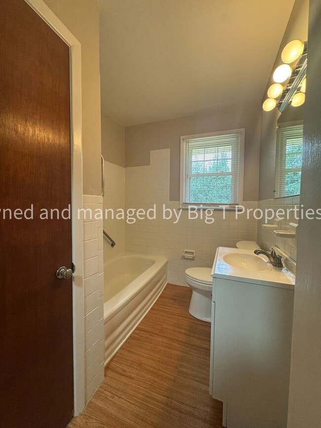 Building Photo - 3 Bedroom Home Available For Rent!