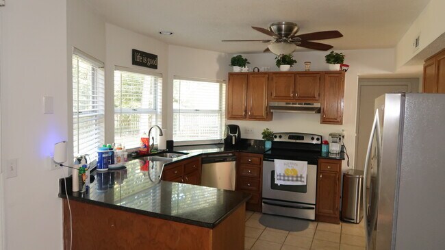 Building Photo - 3811 Armitage Dr