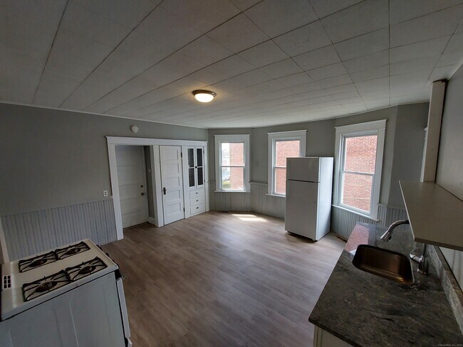 Primary Photo - 34 Beatty St