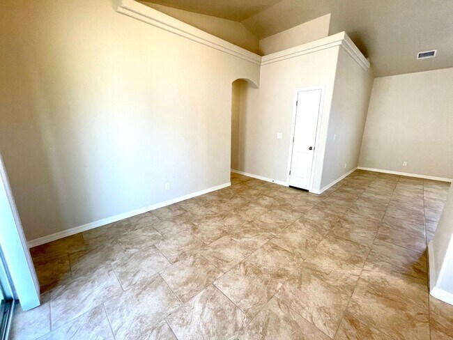 Building Photo - Centrally Located 3BR Home Near Airway Ave | Granite Kitchen, 2-Car Garage & Fenced Yard!