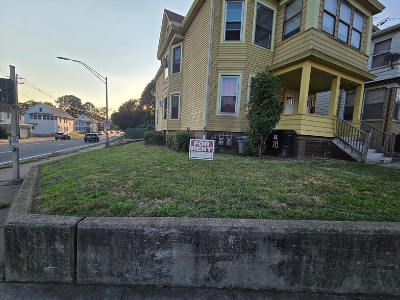 Building Photo - 20 Innis Ave