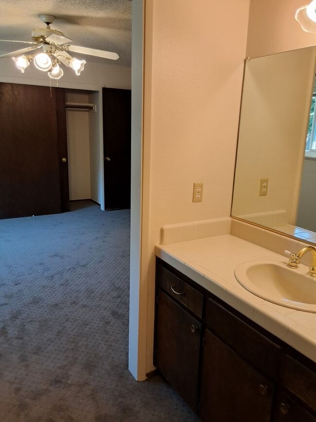 Building Photo - 3 bed/1.5 bath on large corner lot