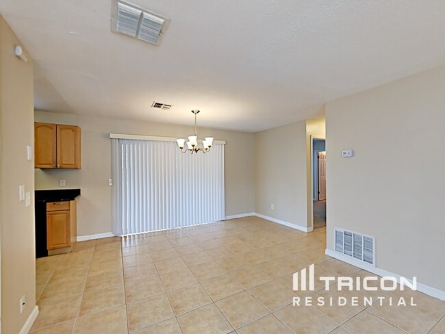Building Photo - 227 Lochmond Dr