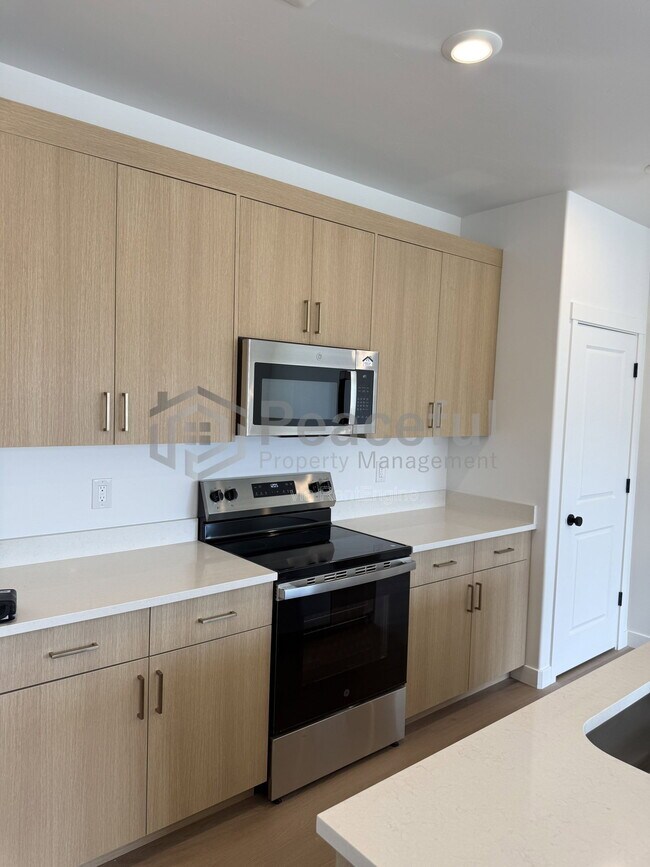 Building Photo - 272 E 850 S